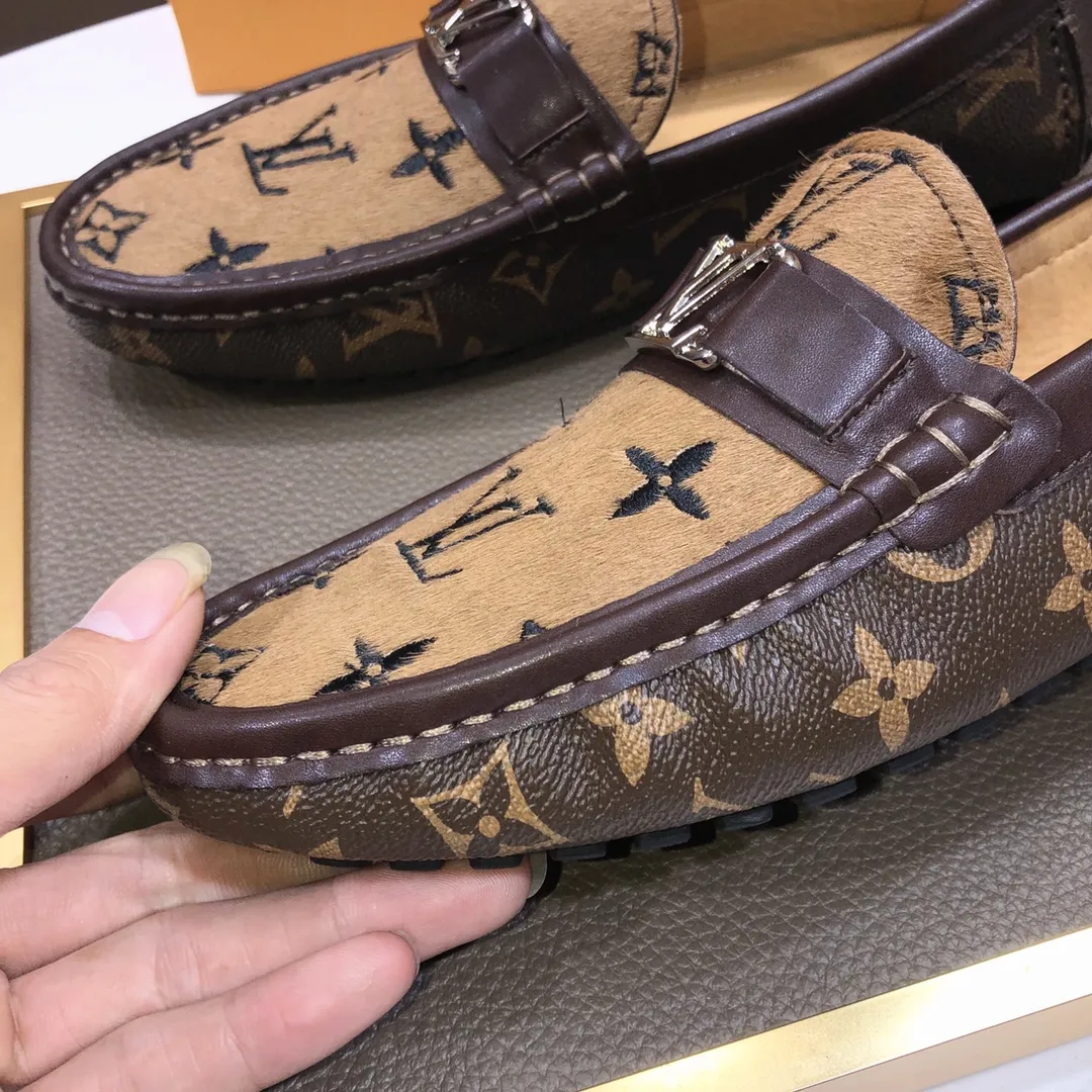 Men's men's shoes 💰420💰 [LV Doudou shoes] (water-dyed cowhide lining) new model is on the market, available on the official website. The new Doudou shoes are processed into single-color materials, and the uppers are made of imported cowhide material. The body of the shoe is fully hemmed with mark thread, and is lined with imported original cowhide leather. The elegant shoe shape is super suitable for all-matching, and the size is 38-44.